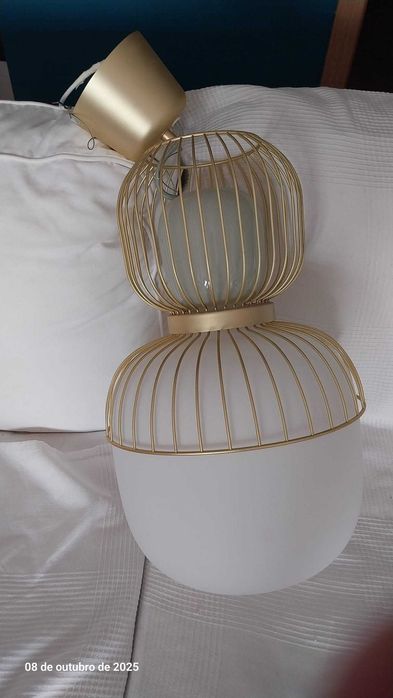 Candeeiro de teto como novo