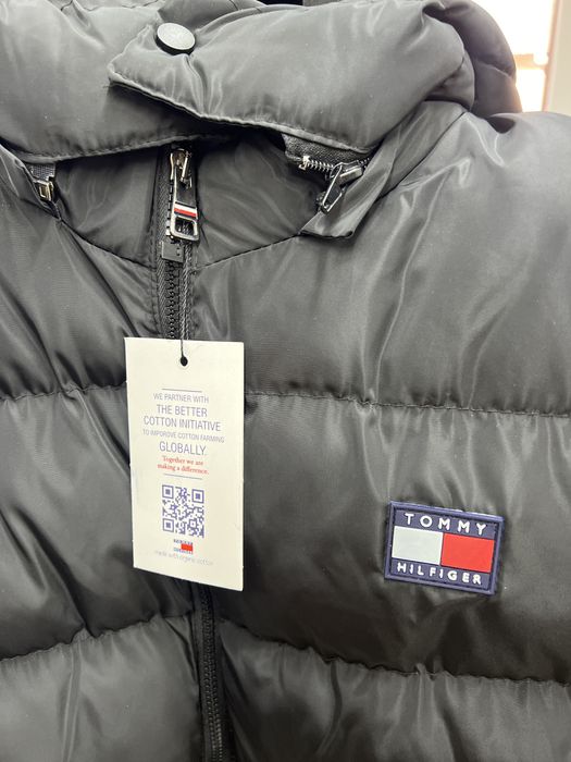 Чоловіча зимова куртка Tommy Hilfiger, чорна