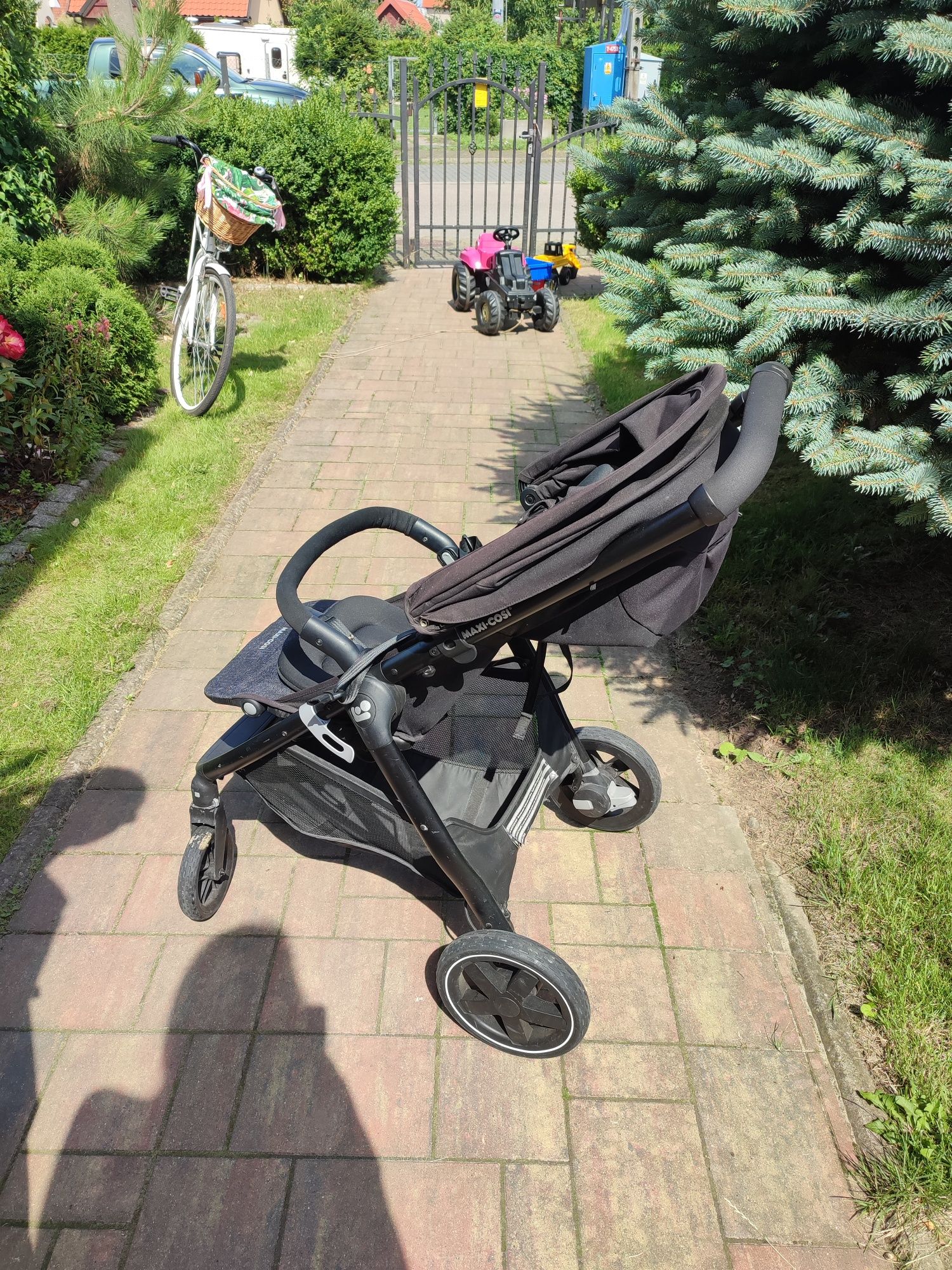 Spacerówka GIA czarna maxi cosi