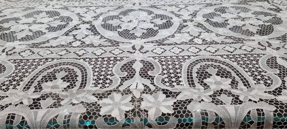 Toalha de renda de Veneza feita à mão com fio de linho com 12 guardana