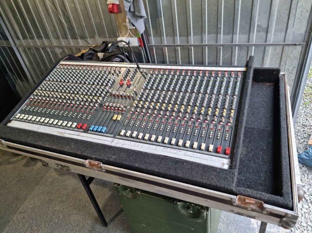 Mikser Allen&Heath GL2200 32kanały mixer estradowy Allen Heath gl 2200