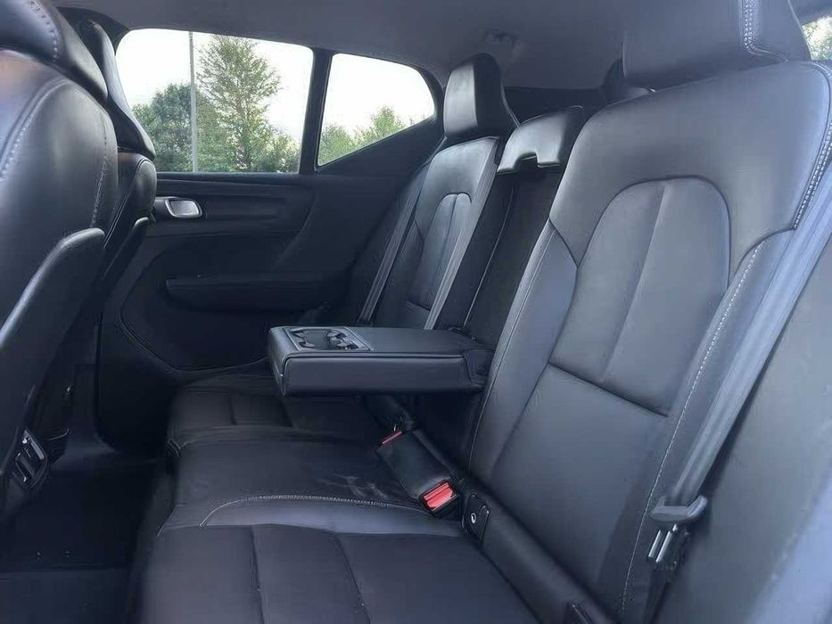 Volvo XC40      2024