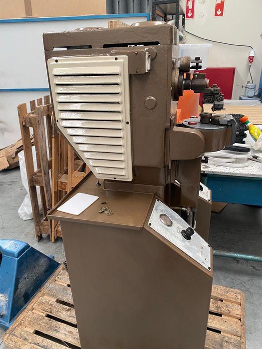 Maquina para sapatos, Benazzato h108