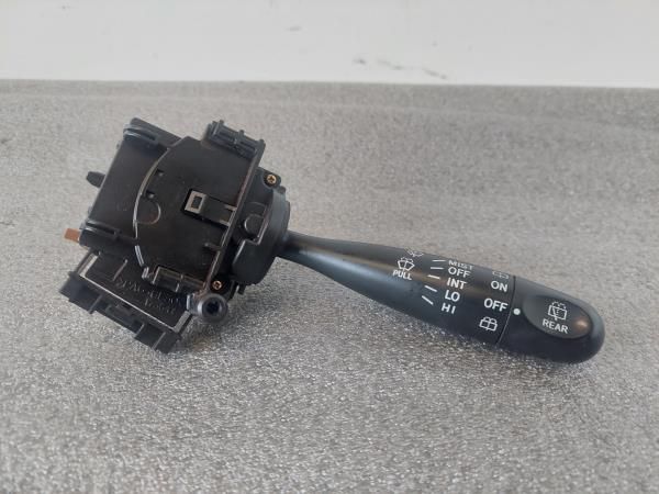 Manípulo do limpa vidros TOYOTA Yaris (_P1_)