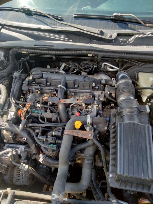 Продаю Пежо, машина їздить що дня, масла не бере ,