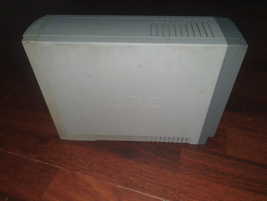 Безперебійник APC RS 800