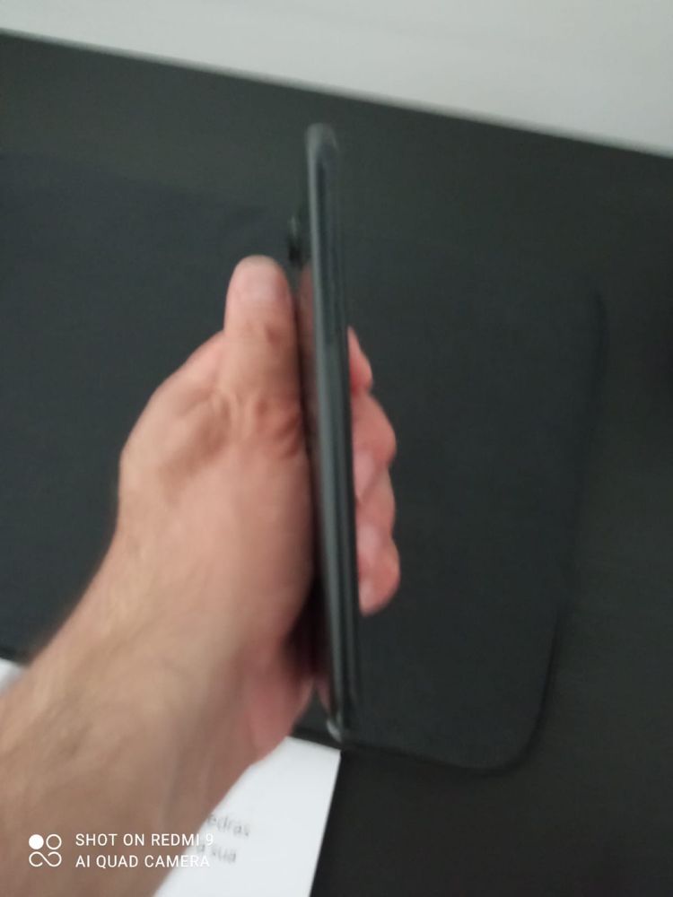 iPhone XR preto, a funcionar na perfeição e sem riscos