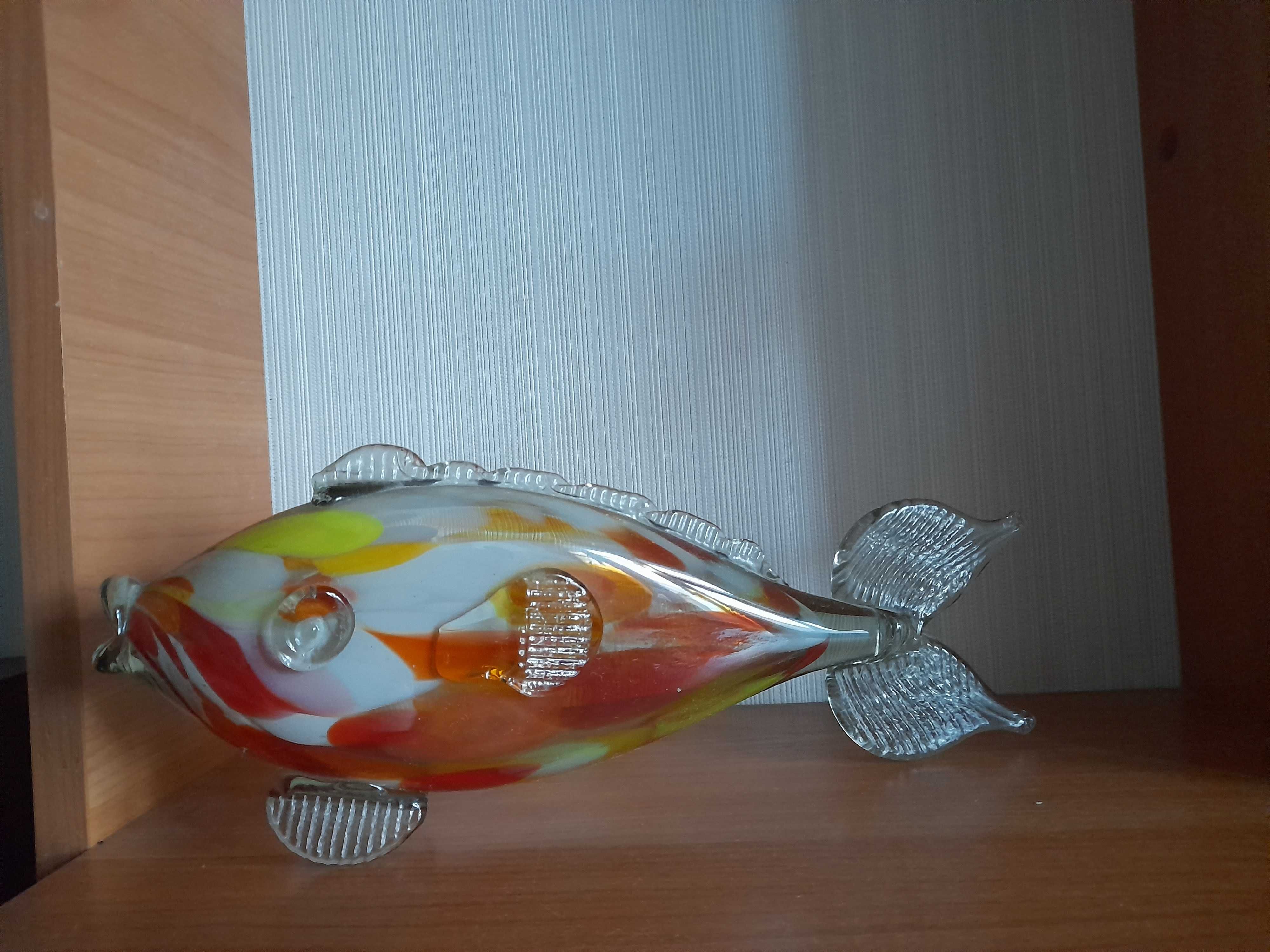 Рыба из цветного стекла