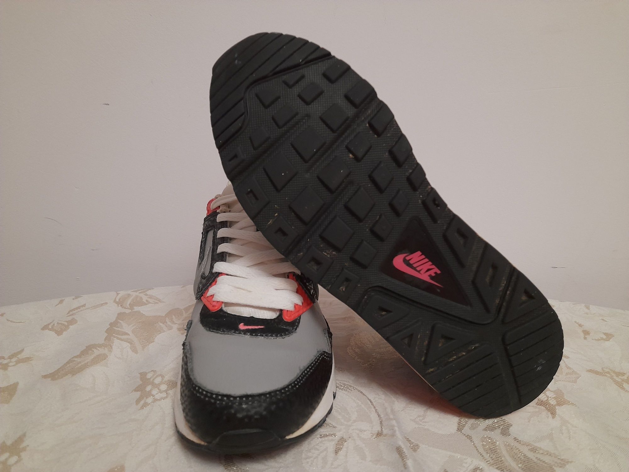 Оригинал Nike Air Max Skyline кроссовки 38,5( 24 см )