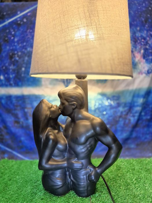 Piękna lampa porcelanowa.