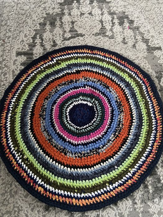 Продам вязані вручну коврики