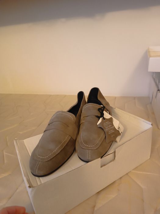 Sapatos MO em pele NOVOS