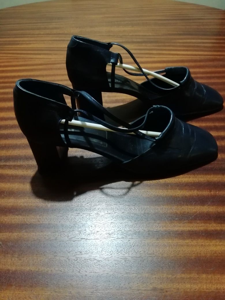 Sapatos senhora clássicos em pele n. 38