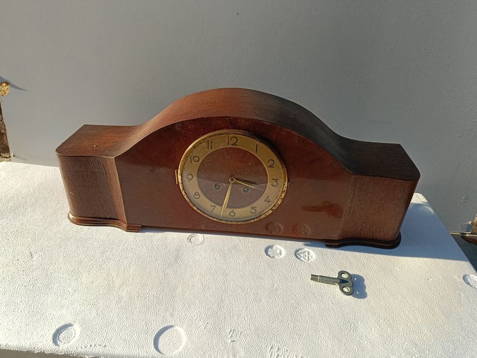 Zegar kominkowy mechaniczny – Junghans / 1 Million

Do sprzedania klas