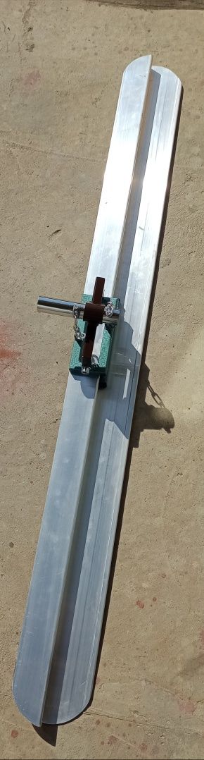 Гладилка (рейка) для бетона