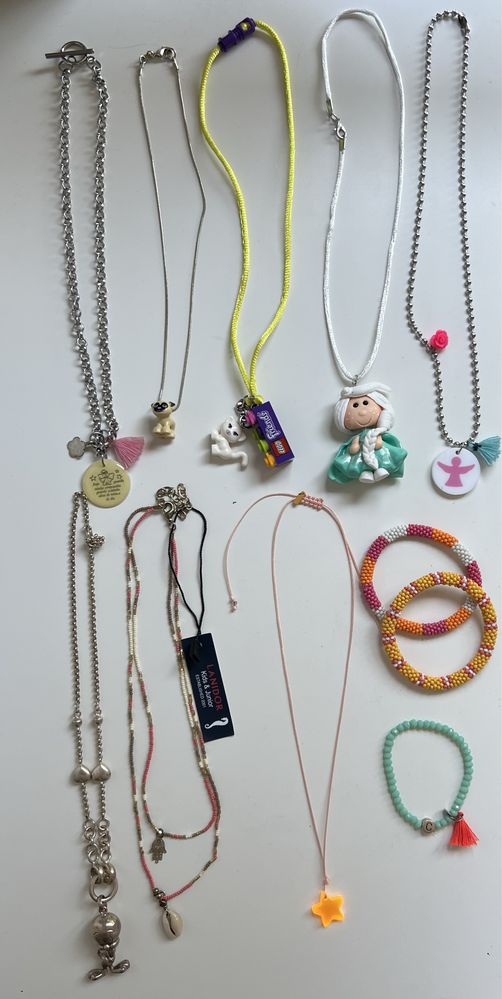 Fios e pulseiras menina