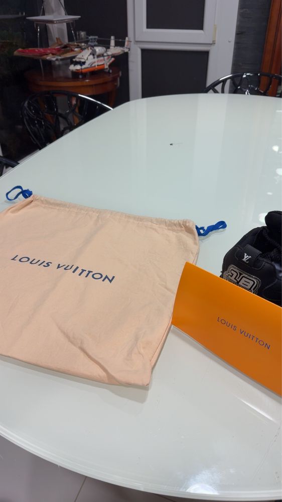 Lv skate black