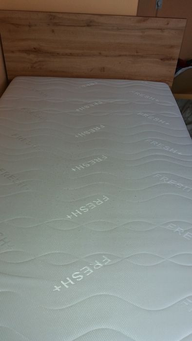 Łóżko z schowkiem.