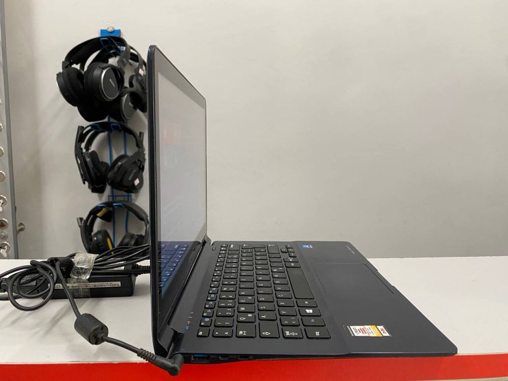 Ноутбук Samsung NP915S3G