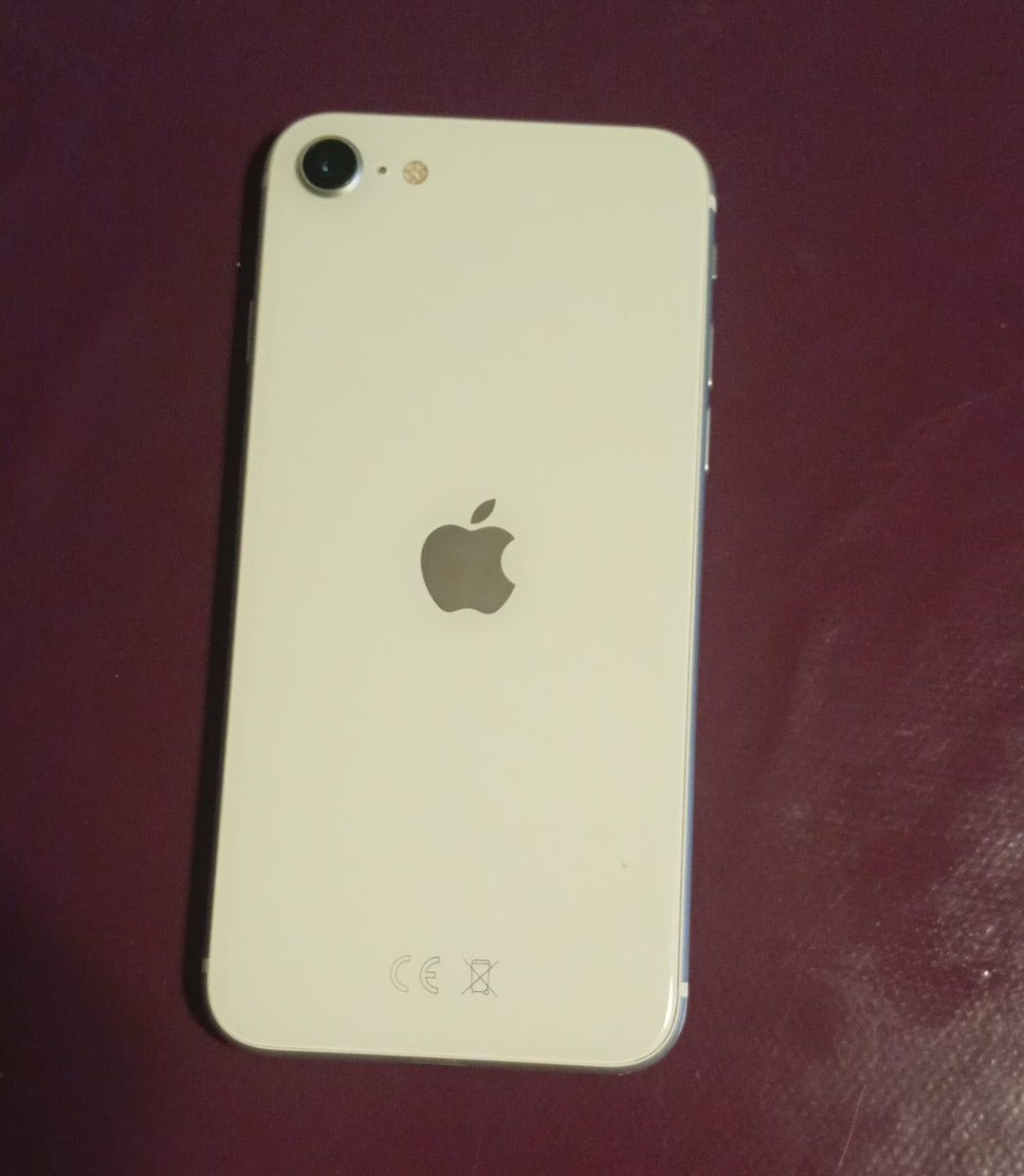 iPhone se 2020 como novo