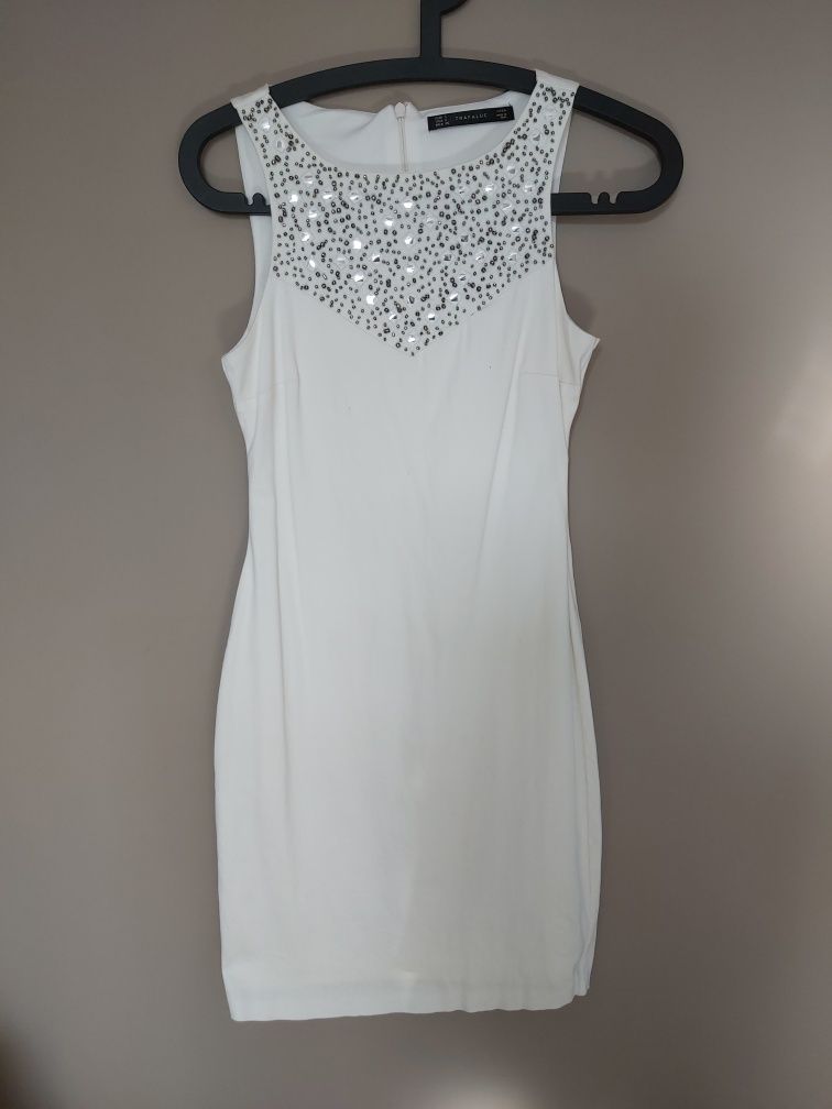 Jak nowa! Zara S piękna biała krótka sukienka z kamyczkami