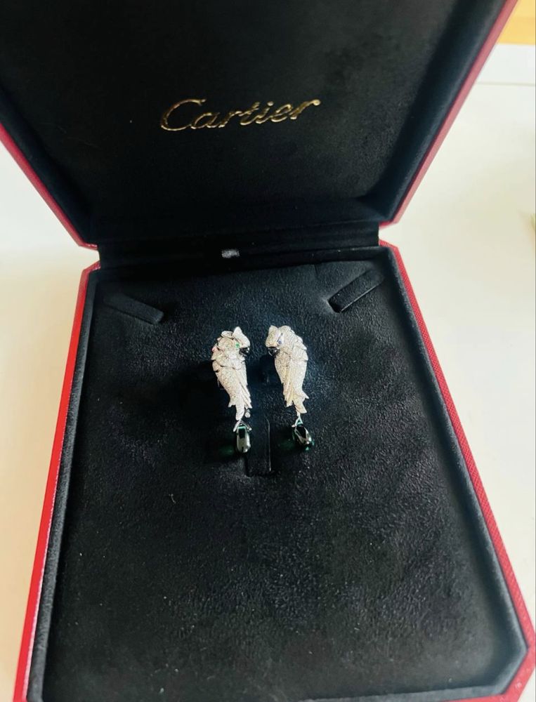 Золоті сережки папуги Cartier з діамантами.