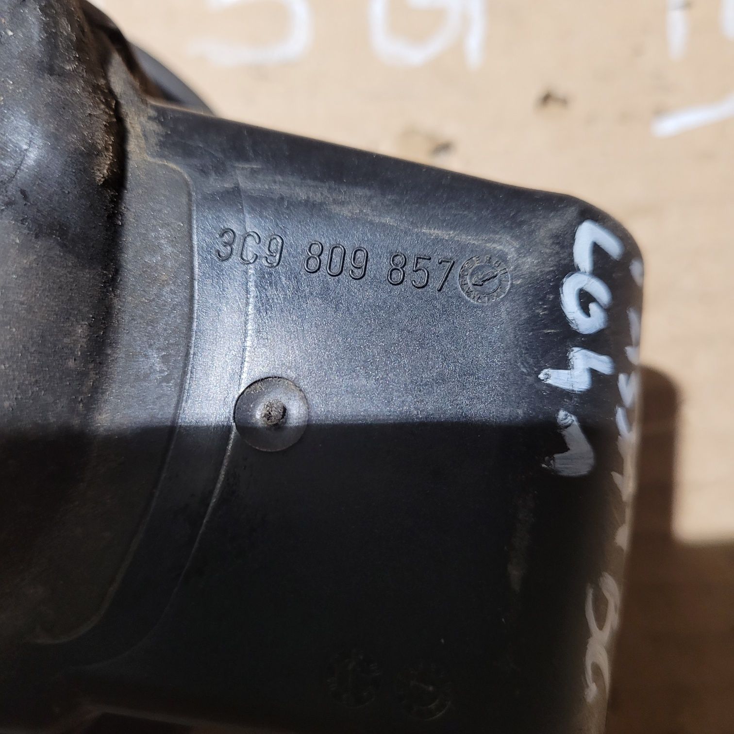 Klapka wlewu paliwa vw passat b6 2008r kod lakieru L041