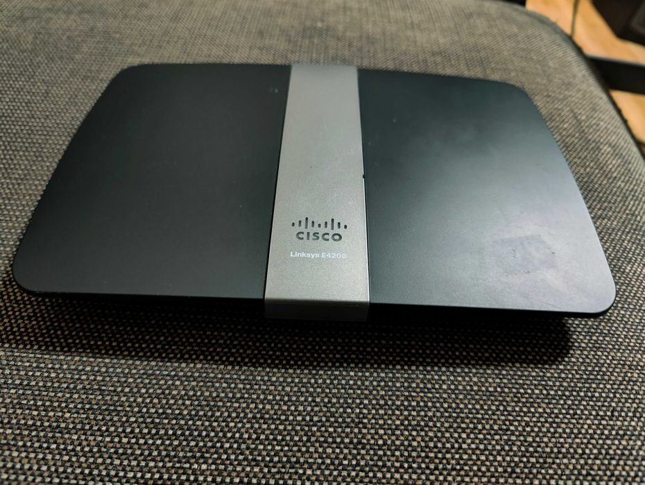 Роутер Cisco Linksys e4200
