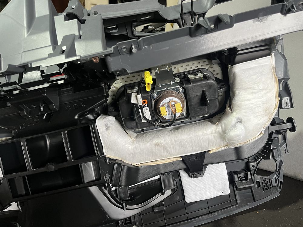 Торпеда Chevrolet bolt ev 17-21 з подушкою