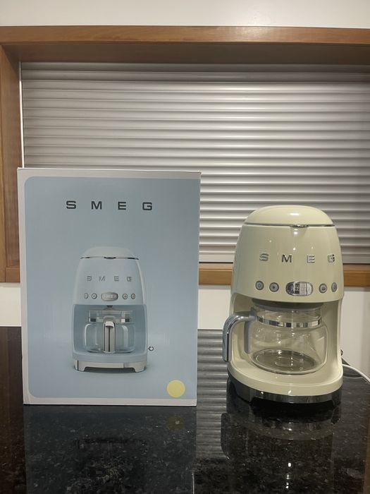 Máquina de Café Filtro Smeg Linea Anni'50 - Creme - DCF02CREU