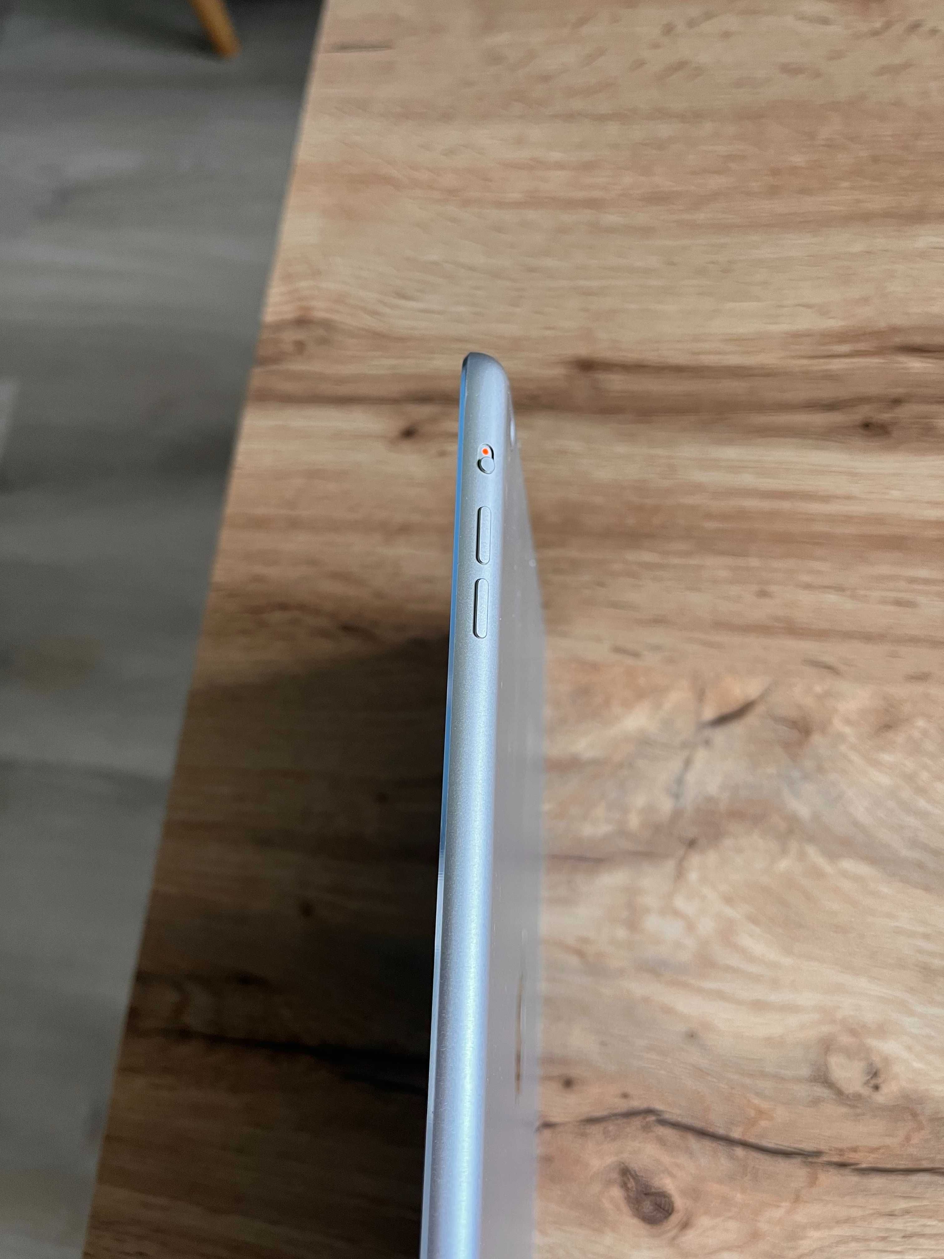 Używany iPad Air Wi-Fi 16 GB