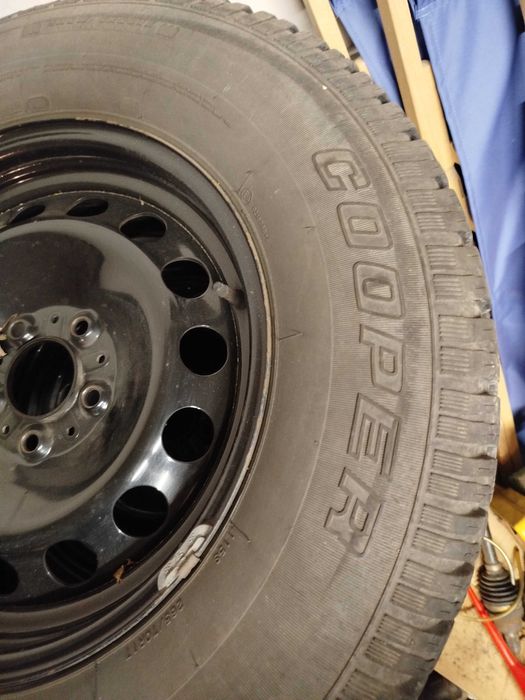Koła do Land Rover  z oponami zimowymi Cooper 265/70 r17