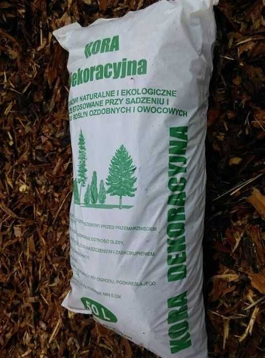 Kora sosnowa ozdobna w workach – estetyczne wykończenie rabat