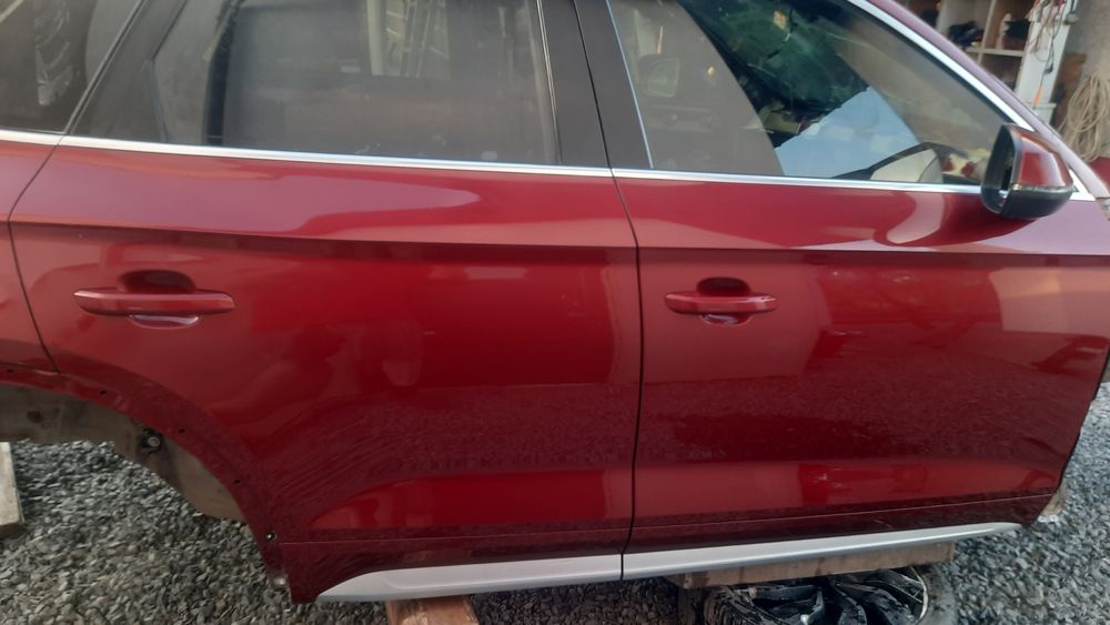 Двері дверь audi q5 80a праві вишневого кольору  LY3S  скло дзерк