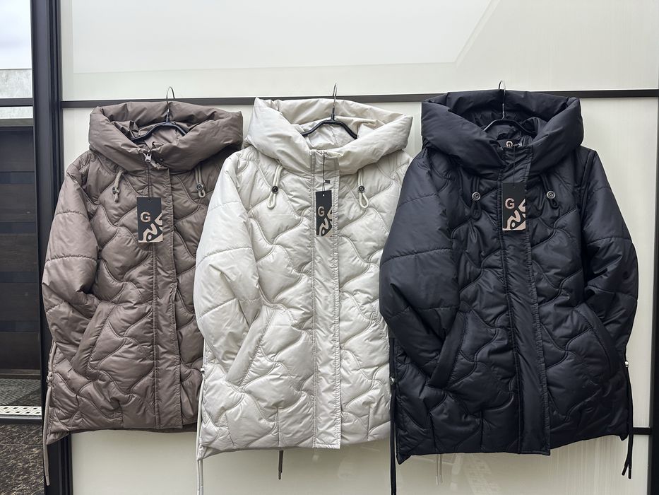 Жіноча стьобана куртка демісезон