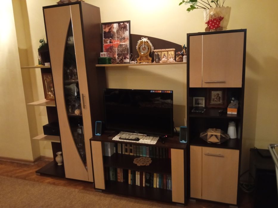 Мебель,стенка в гостинную ,спальню