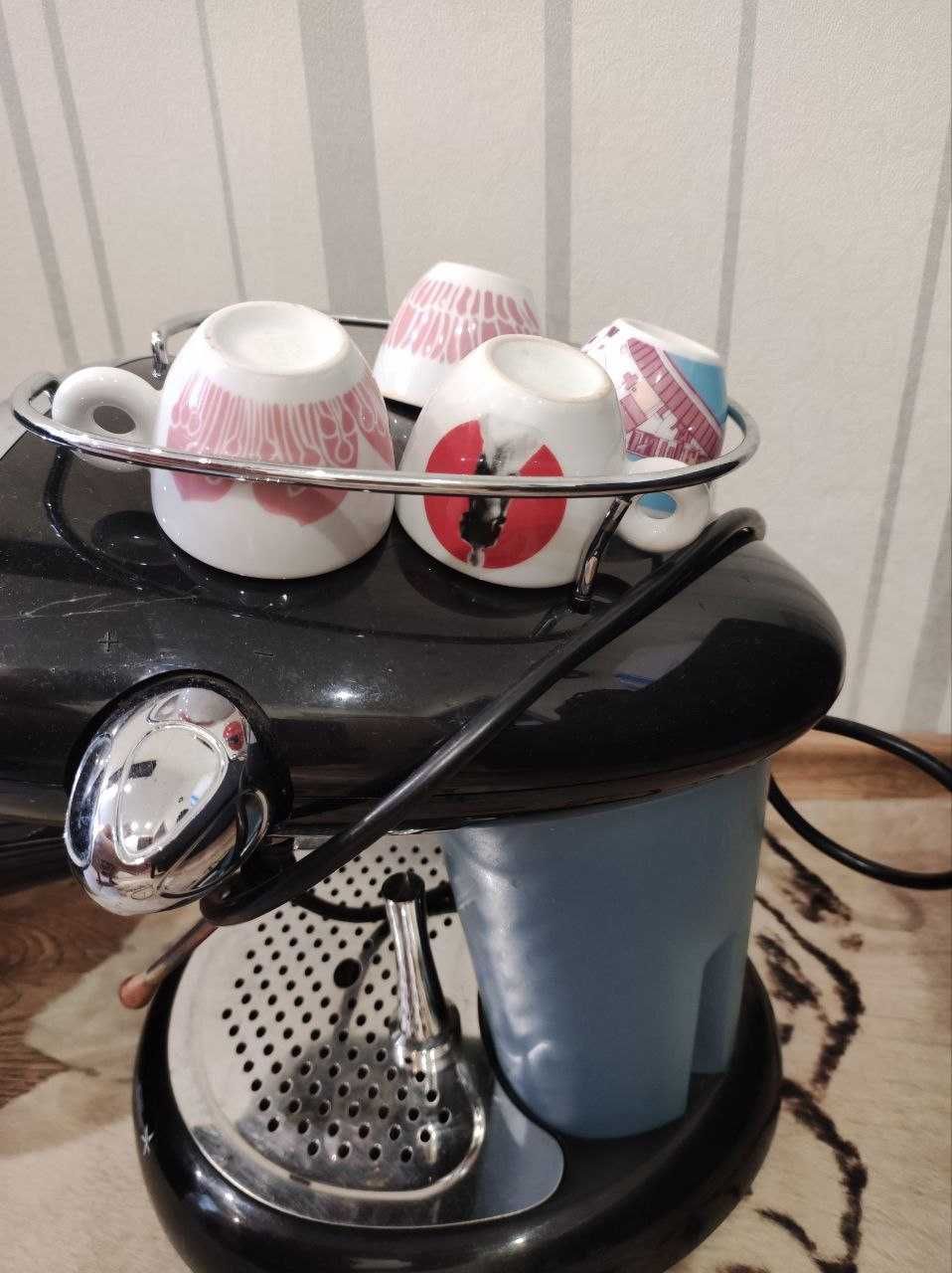 Продам кавоварку з чашками Francis Francis X7 / illy X7 Series!