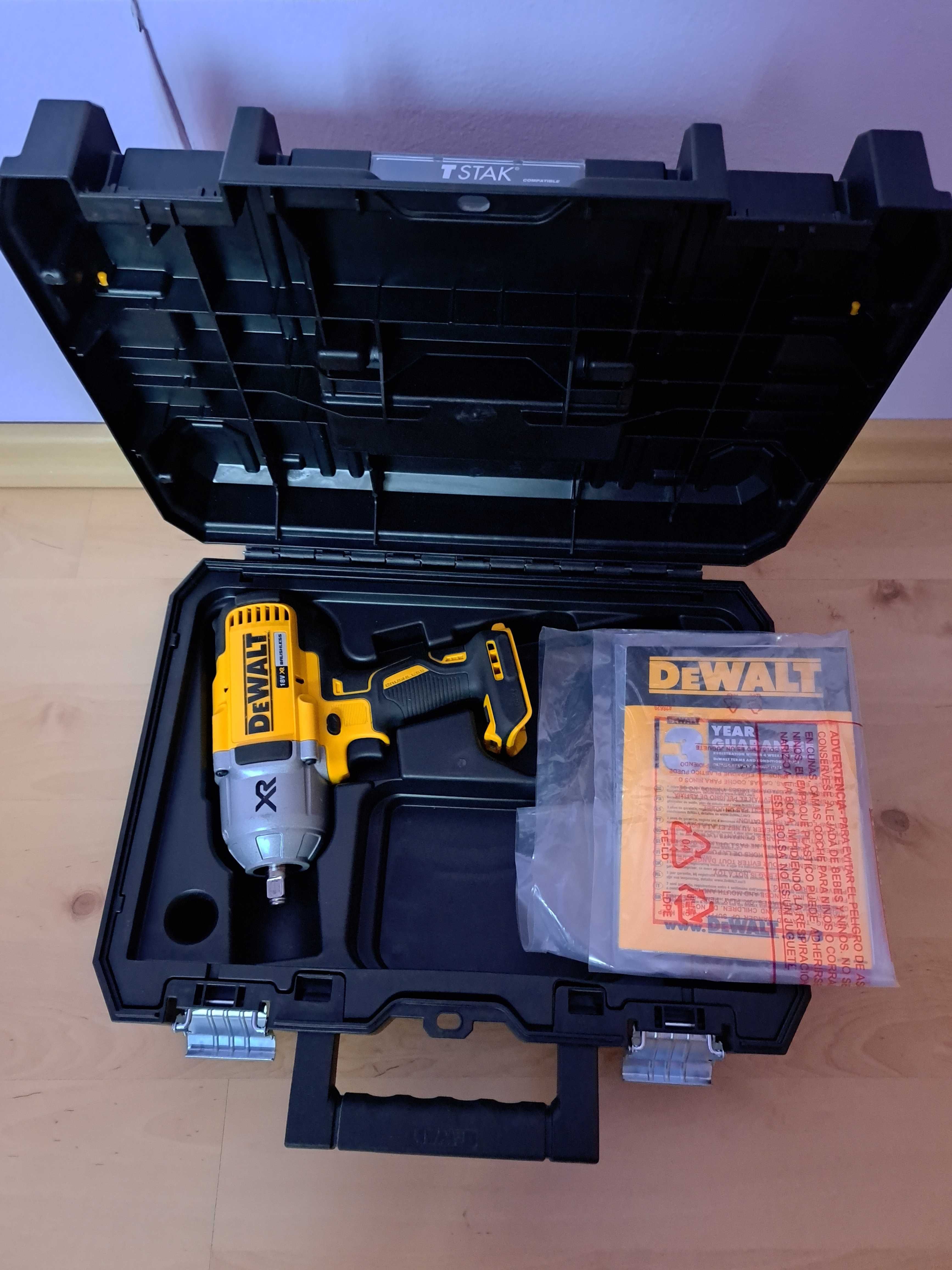 Klucz Udarowy DeWalt 1/2 cala 950Nm 18V XR (Body + Walizka)