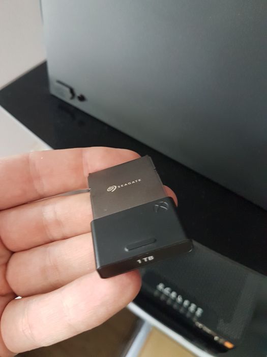 Xbox Series X zestaw z dodatkami - stan idealny.