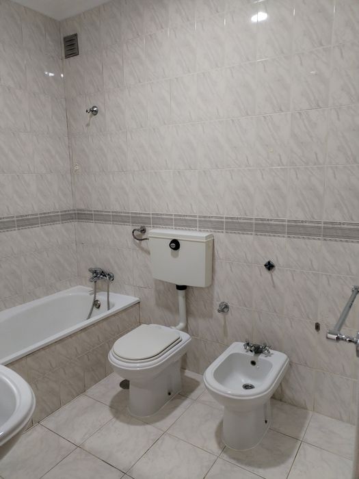 Apartamento T2 para arrendamento na Av. Das Amoreiras