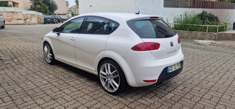 SEAT Leon Cupra R