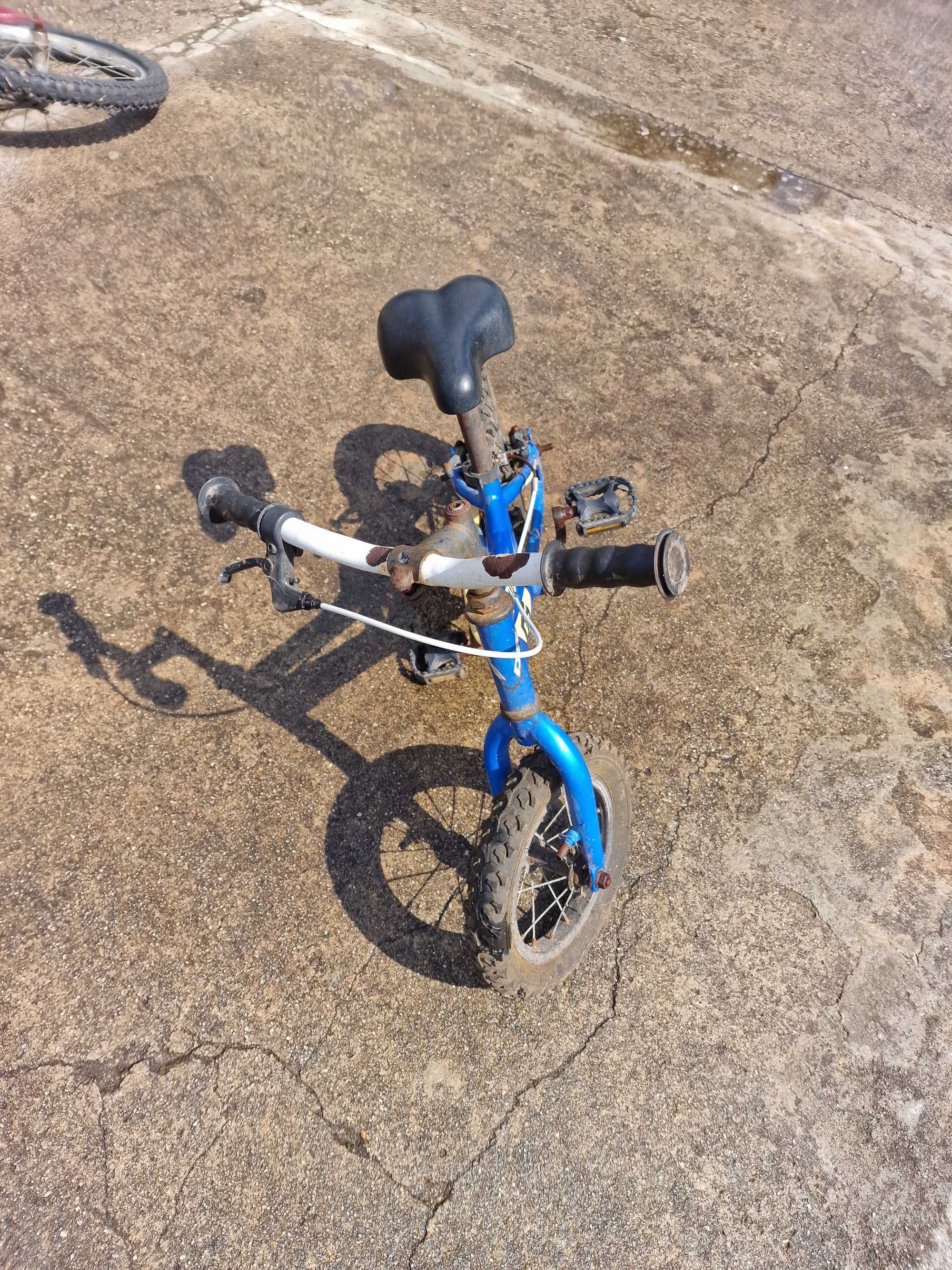 Bicicleta pequena para criança