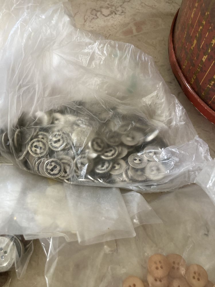 Lote de botões variados- total: 12 euros