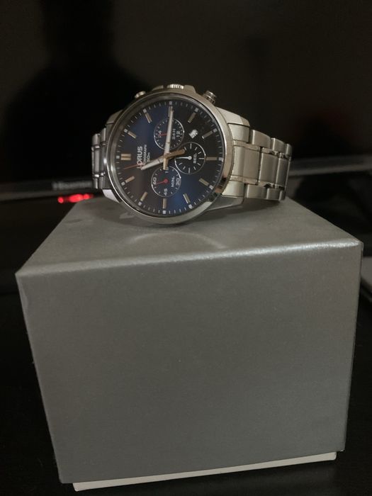 Relogio. LORUS com cqixa