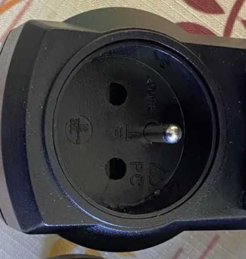 Zewnętrzny adapter do gniazda z RCD wyłącznik automatyczny
