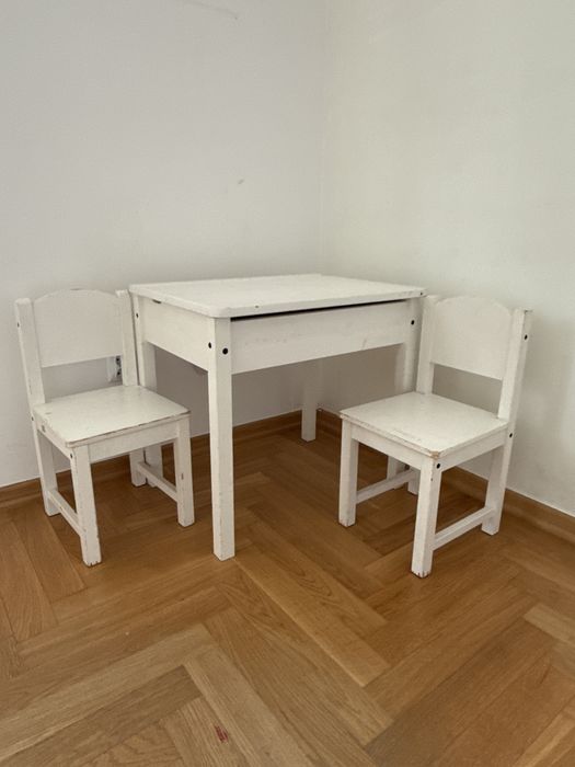 Drewniany Stolik Ikea i 2 krzesełka Ikea dla dzieci