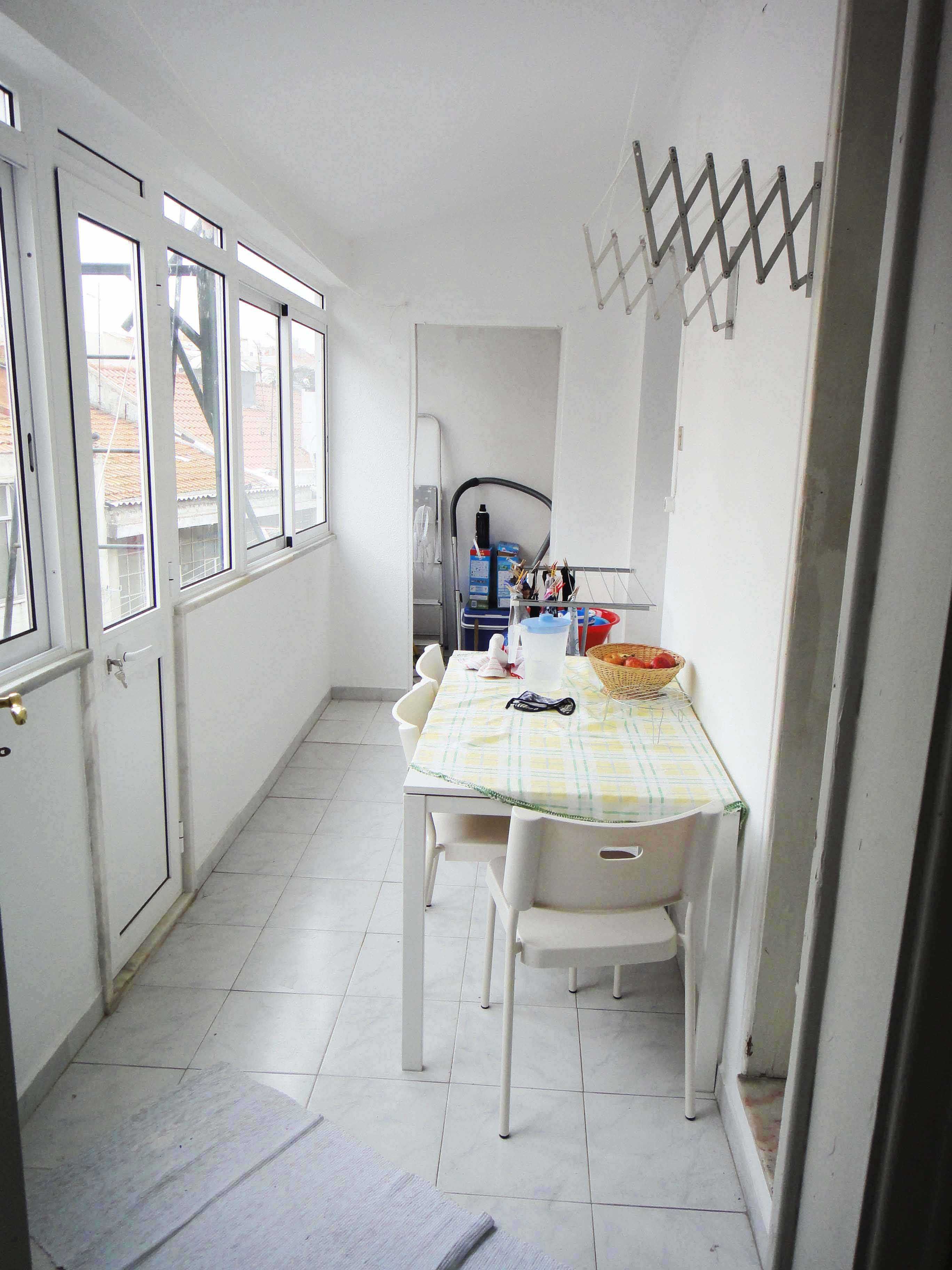 Quarto junto metro Arroios Com Recibo e Despesas incluidas