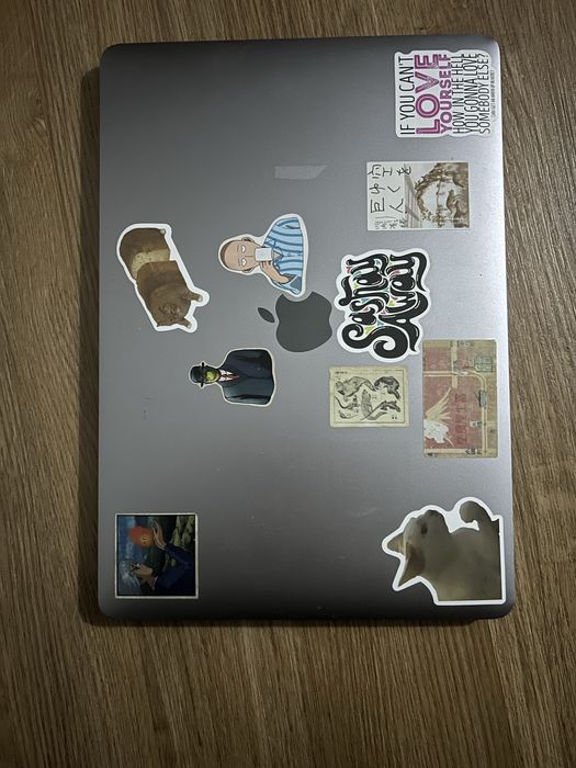 MacBook pro 13” 2019 – Para peças / com defeito – 150 €