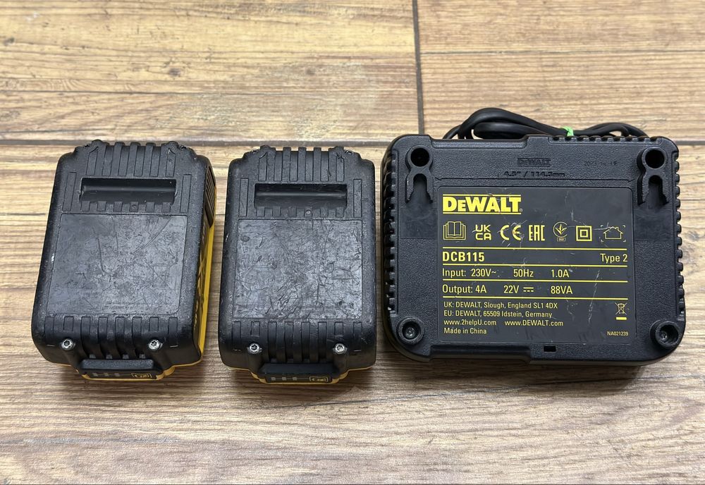 Zestaw | akumulatory DeWalt 18V 2x 5AH / ładowarka DCB115