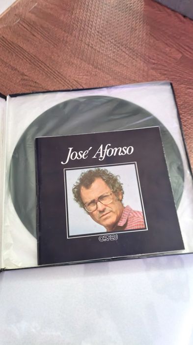 José Afonso caixa 3lps discos como novos
José Afonso selado
50€
Novo e